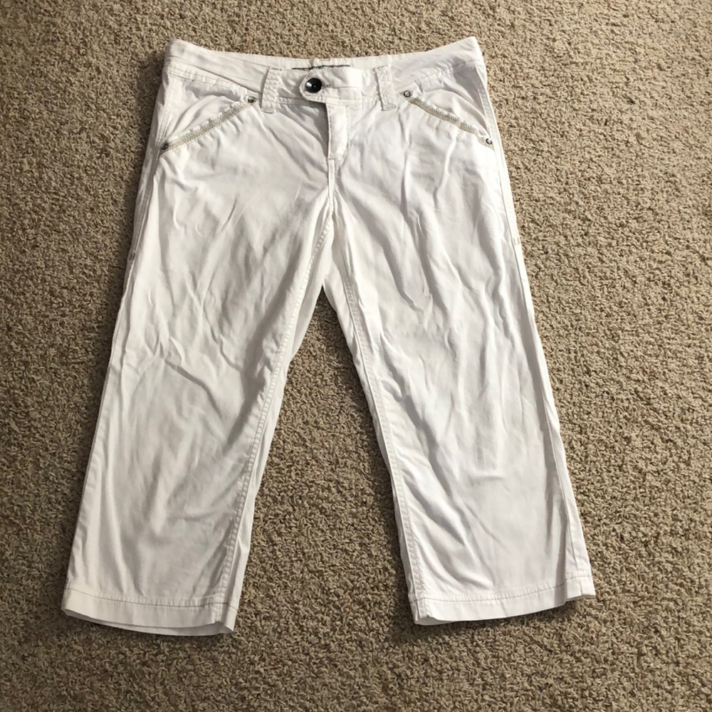 Buckle casual white Capri pants